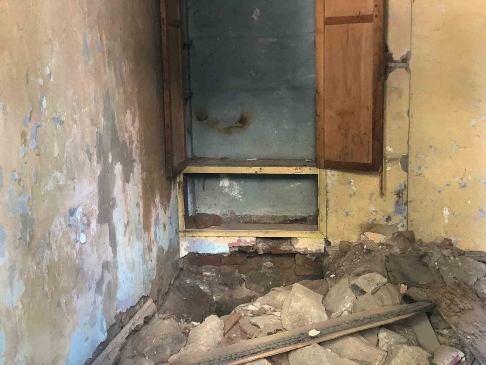 Kars’ta tarihi bina koruma altına alınmayı bekliyor