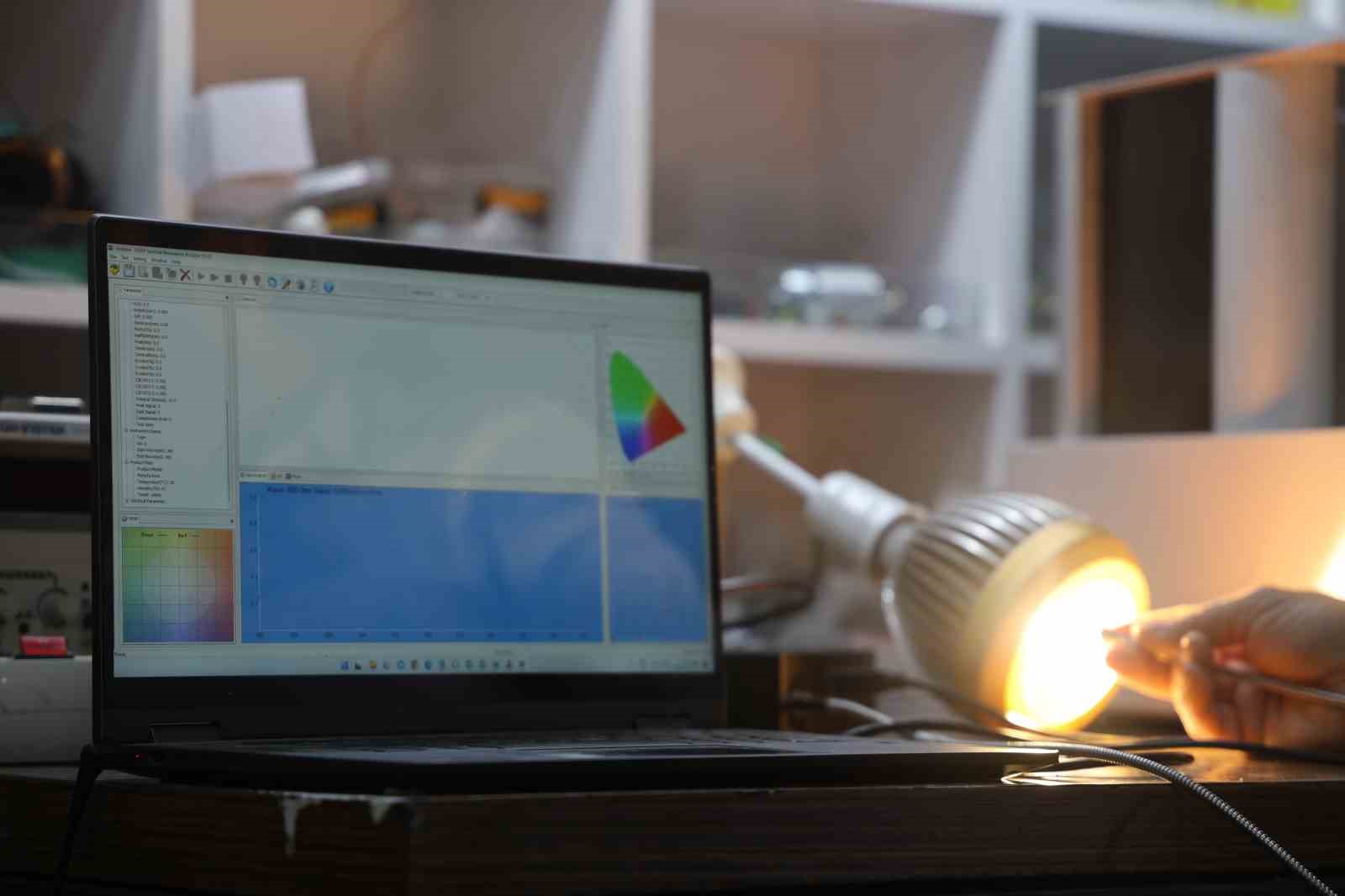 Türk bilim adamı, güneş ışığına ihtiyaç duymayan tarım cihazı geliştirdi