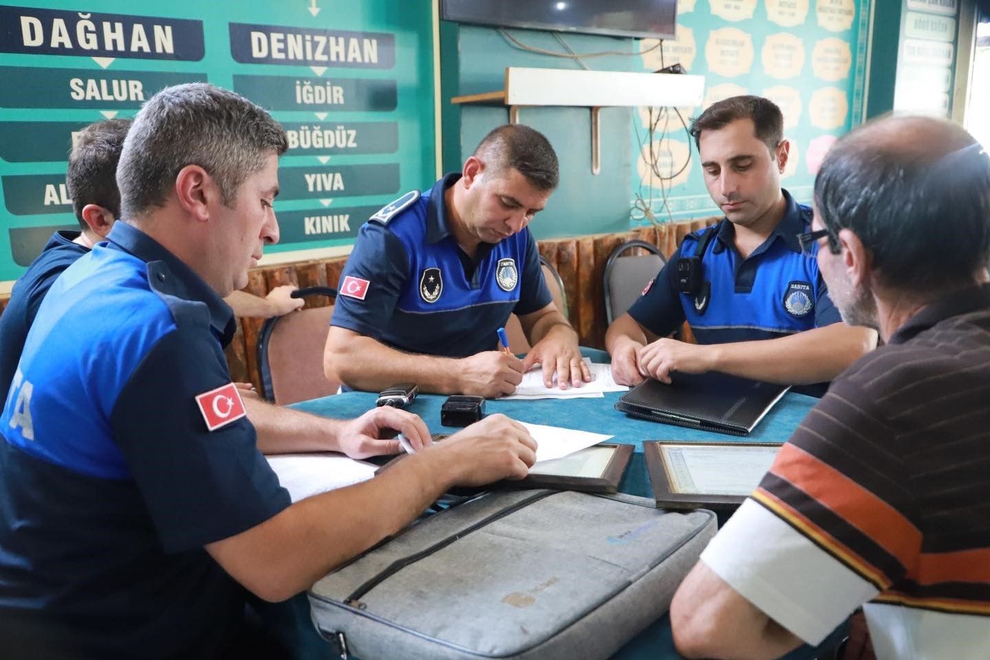 Zabıta, kahvehane ve çay ocaklarında denetim yaptı