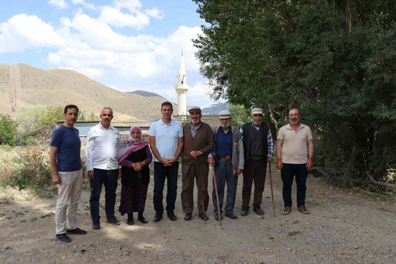 Fikriye Nine 72 yaşında köyüne muhtar oldu