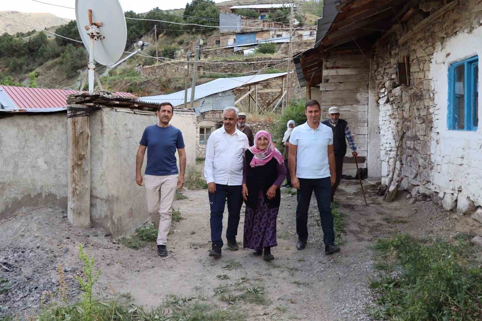 Fikriye Nine 72 yaşında köyüne muhtar oldu