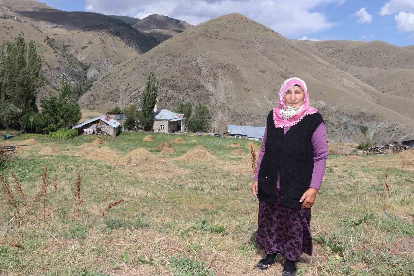 Fikriye Nine 72 yaşında köyüne muhtar oldu