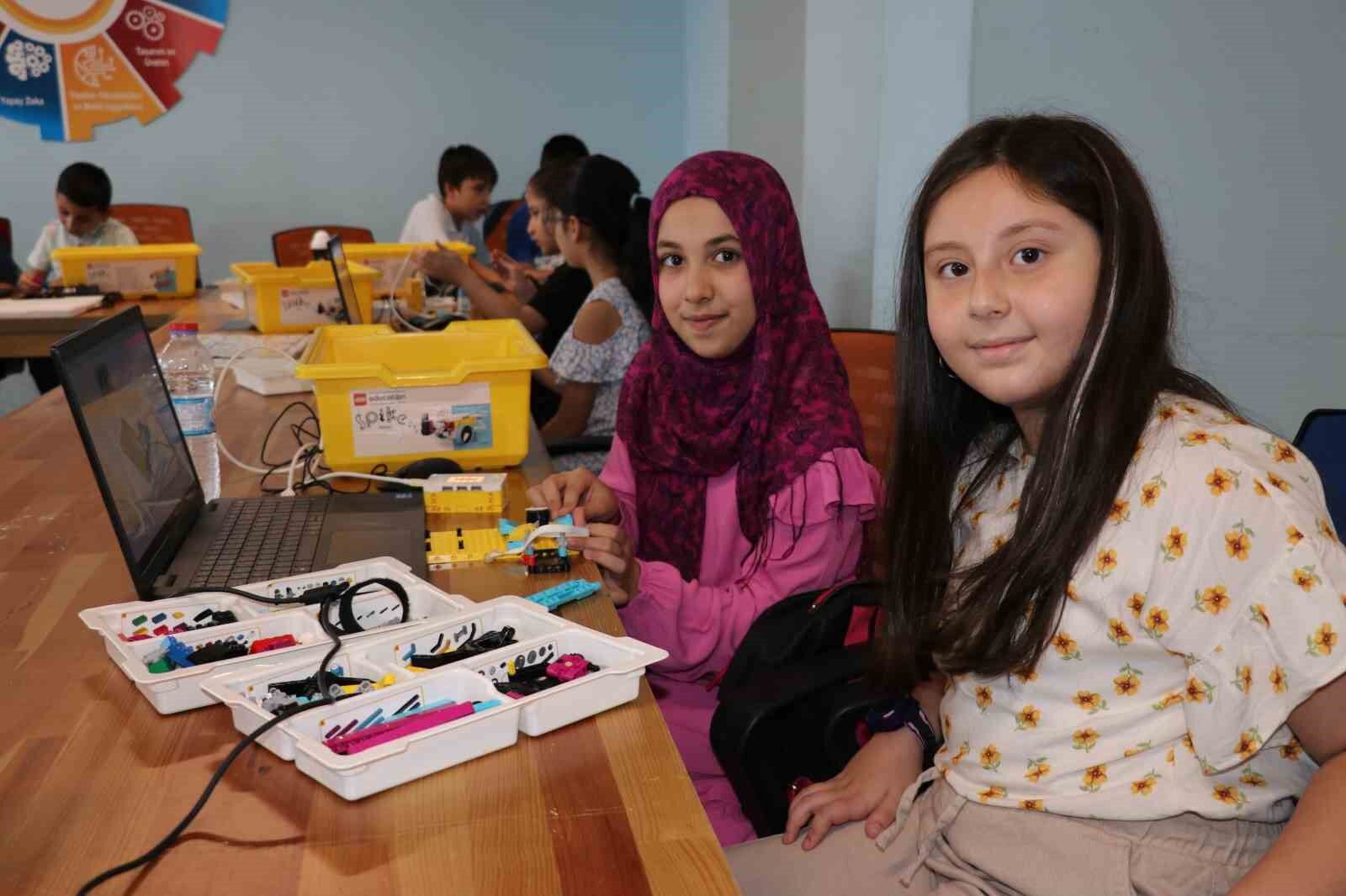 İpekyolu Gençlik Merkezinde geleceklerini inşa ediyorlar