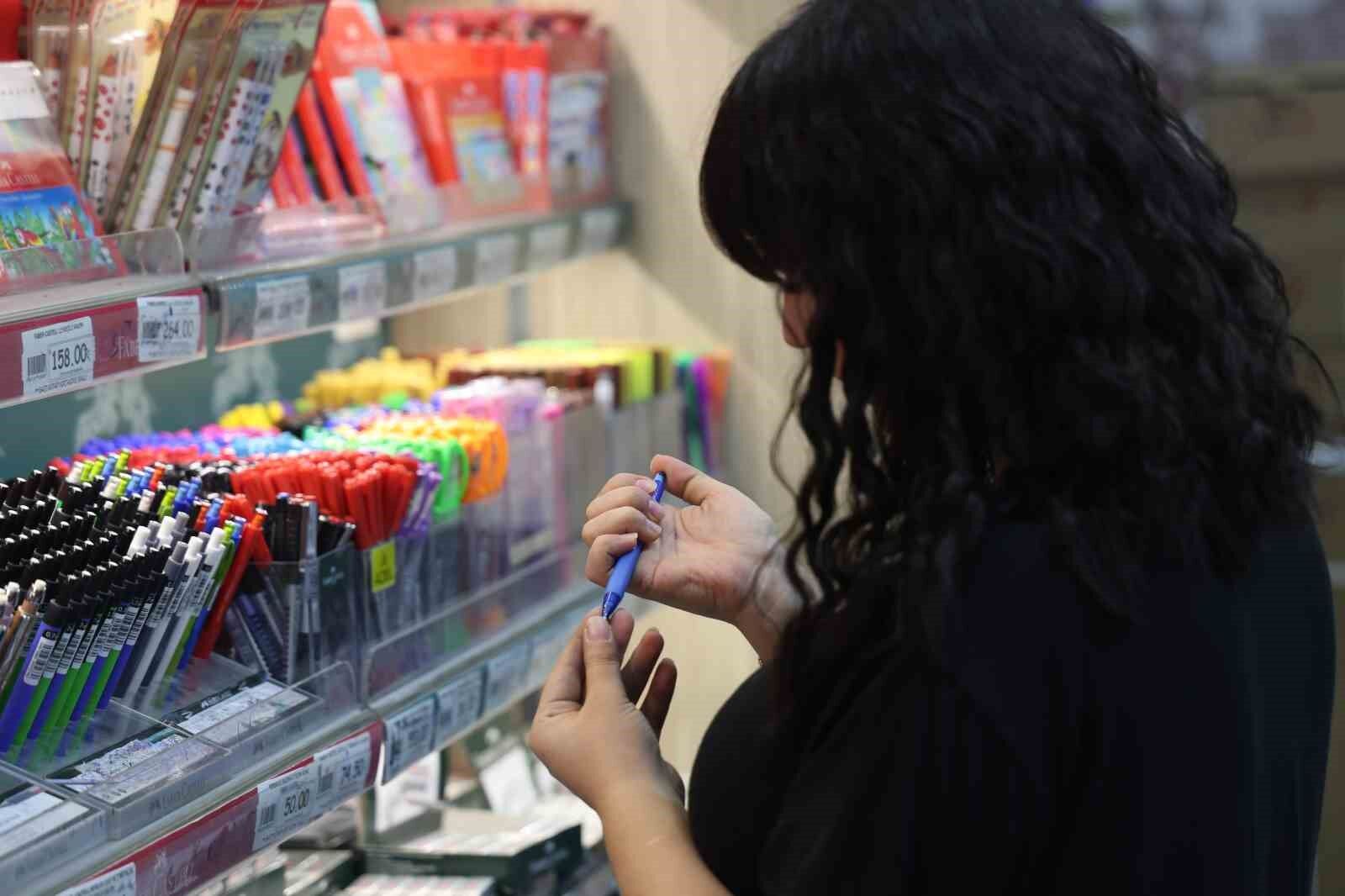 Kırtasiyeciler hazırlıklarını tamamladı, öğrencileri bekliyor