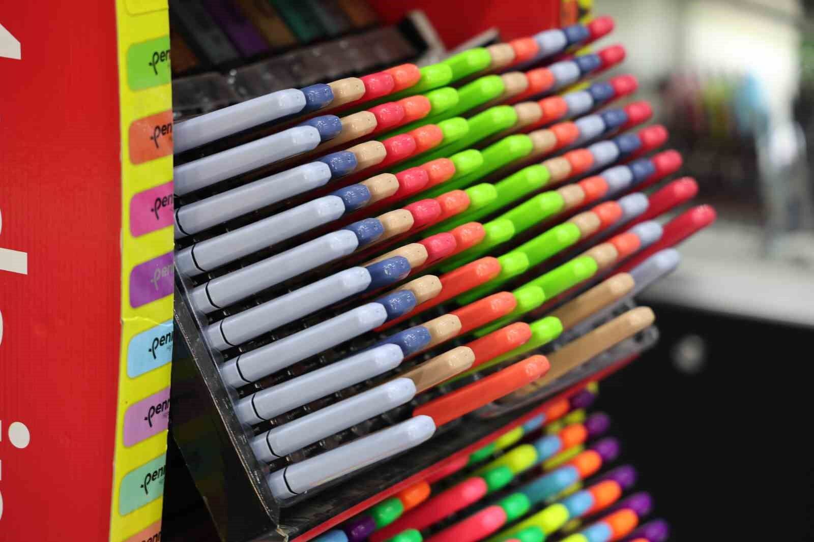 Kırtasiyeciler hazırlıklarını tamamladı, öğrencileri bekliyor