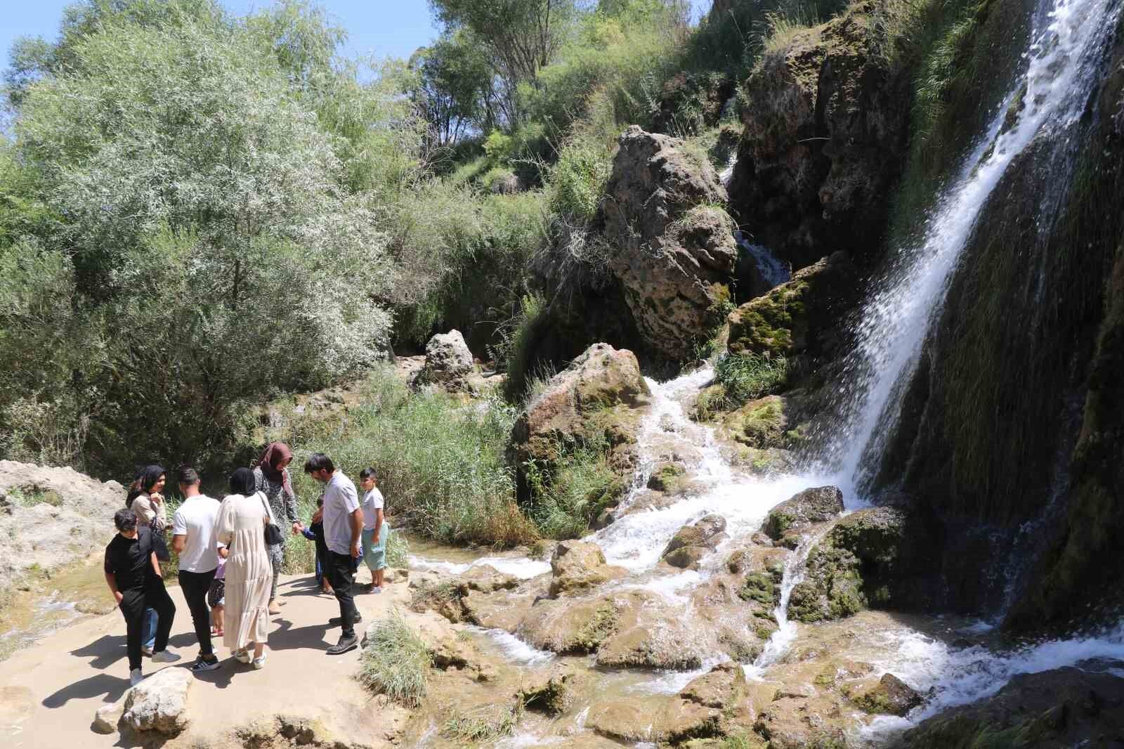 Girlevik Şelalesi’nde hafta sonu yoğunluk yaşandı