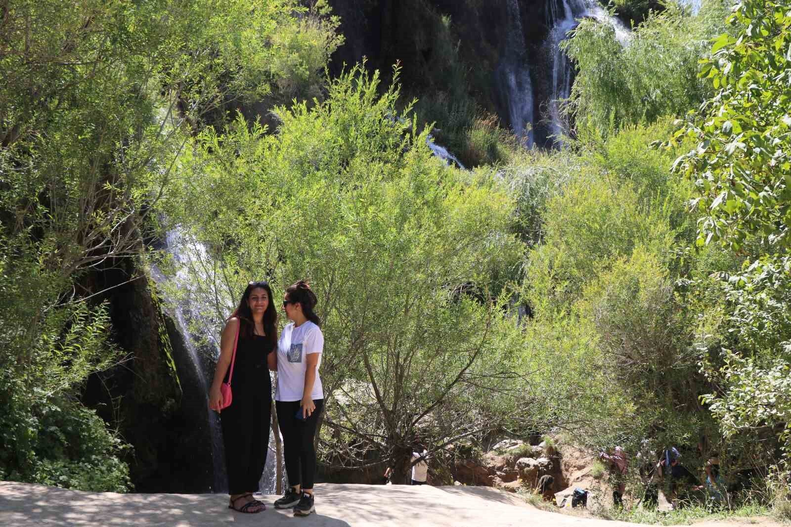 Girlevik Şelalesi’nde hafta sonu yoğunluk yaşandı