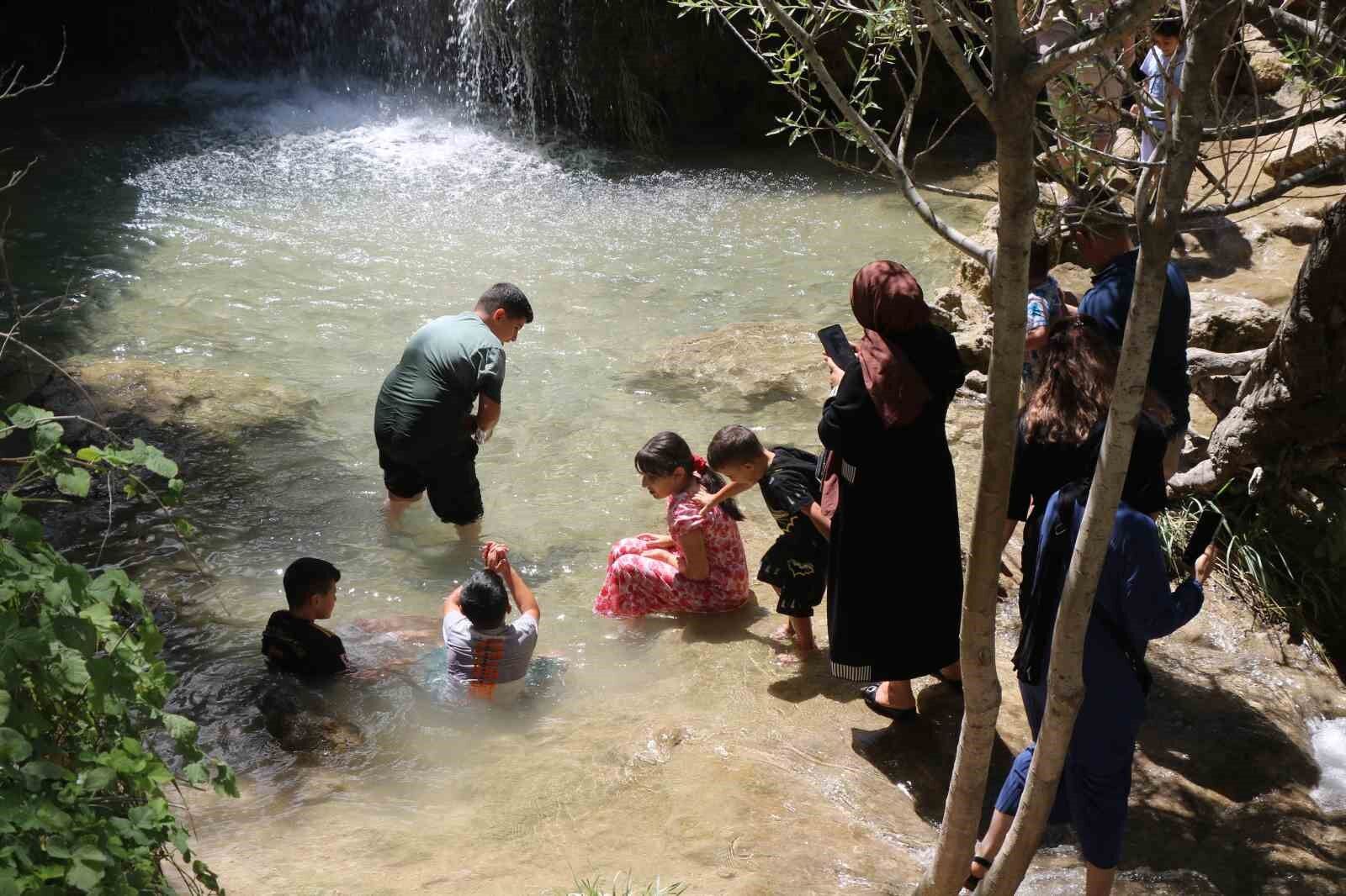 Girlevik Şelalesi’nde hafta sonu yoğunluk yaşandı