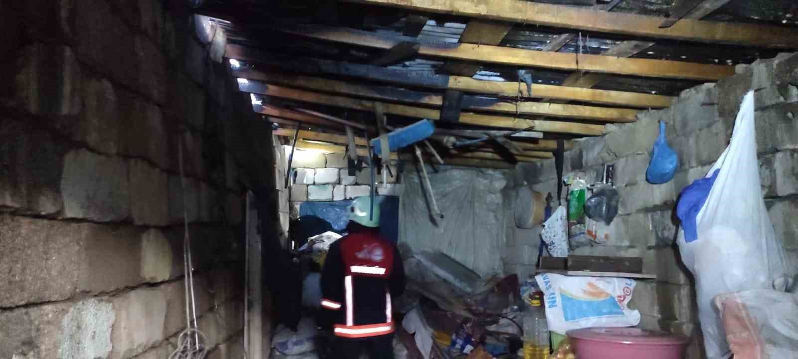 Van’da çatı yangını