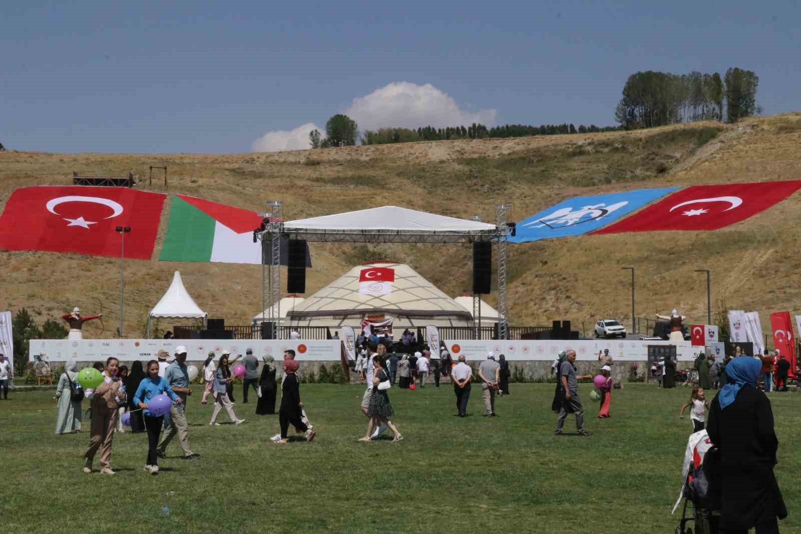 Ahlat’taki Malazgirt kutlamaları coşkuyla devam ediyor