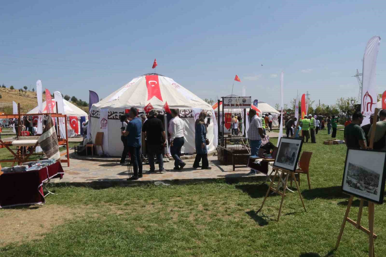 Ahlat’taki Malazgirt kutlamaları coşkuyla devam ediyor