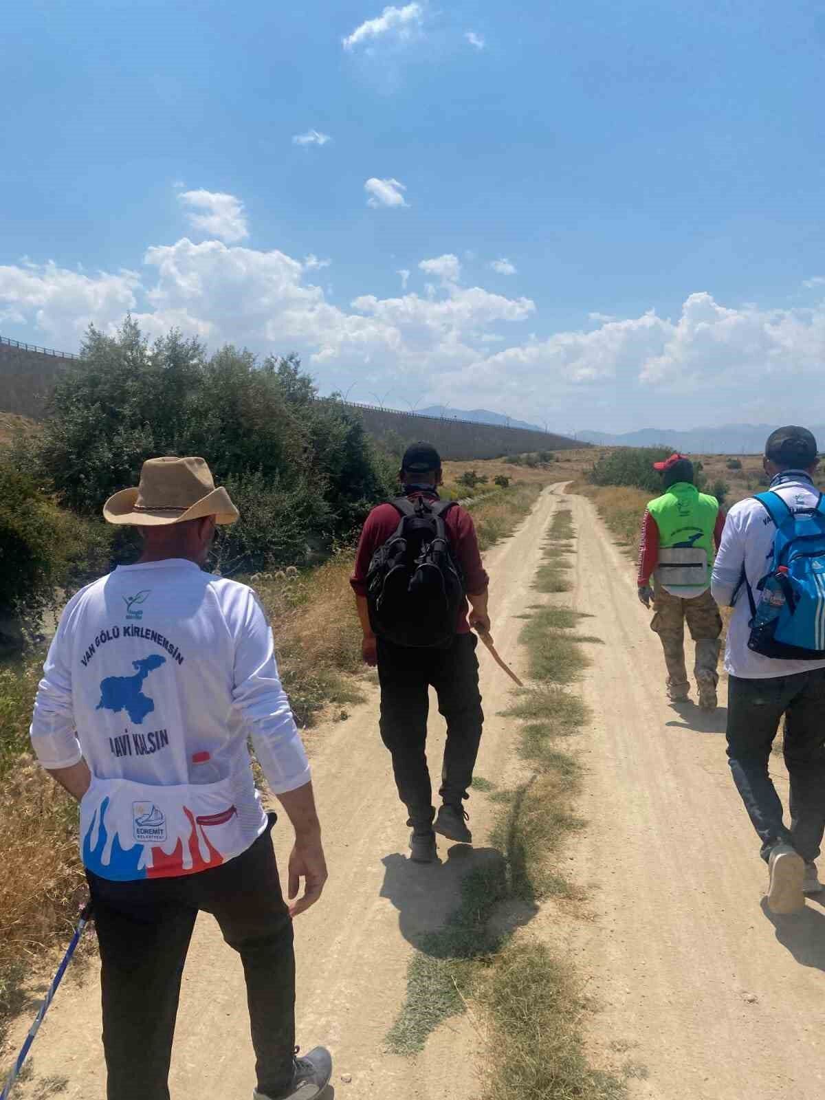 Şamran Kanalı için 51 kilometre yürüdüler