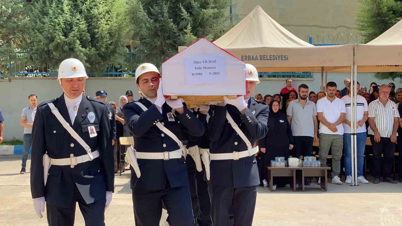 Tümörle mücadeleye yenik düşen polis memuru için anlamlı veda