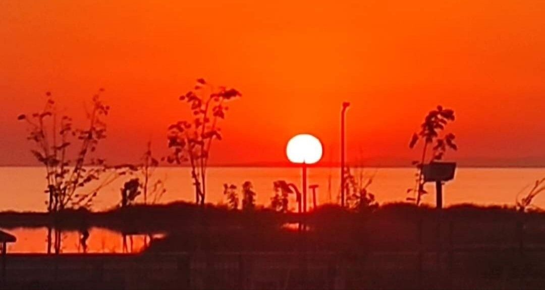 Van Gölü sahillerinde eşsiz gün batımı