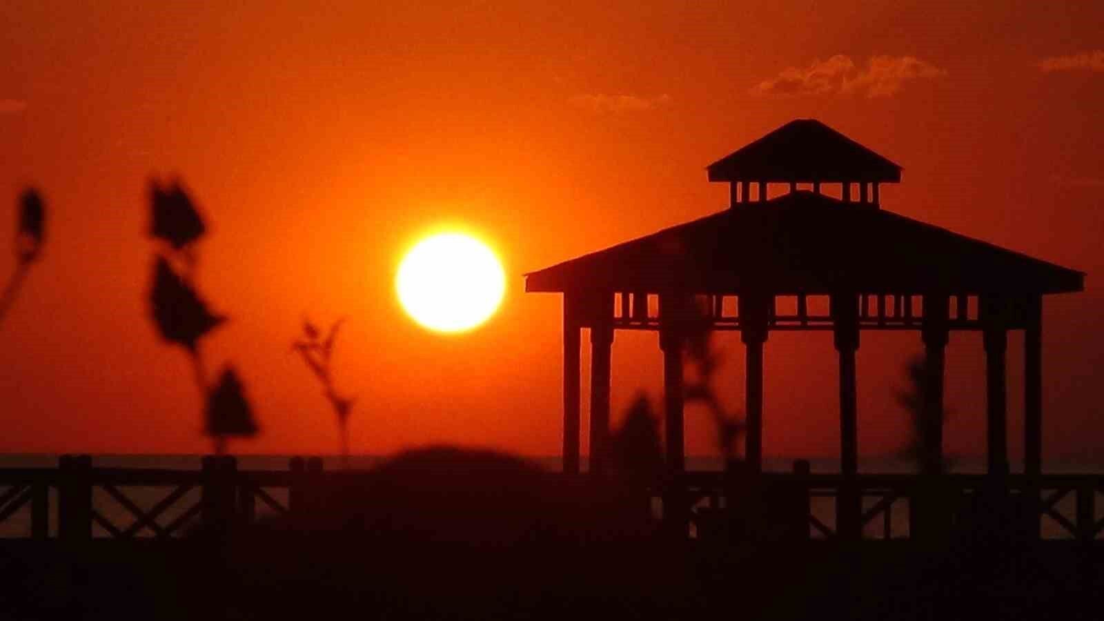 Van Gölü sahillerinde eşsiz gün batımı