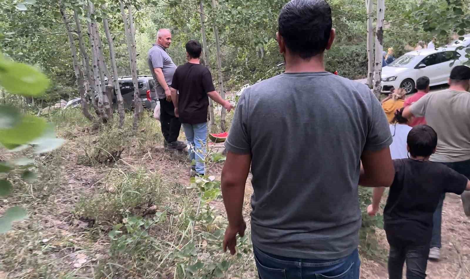 Nemrut’a pikniğe giden vatandaşlar ayı sürprizi ile karşılaşıyor