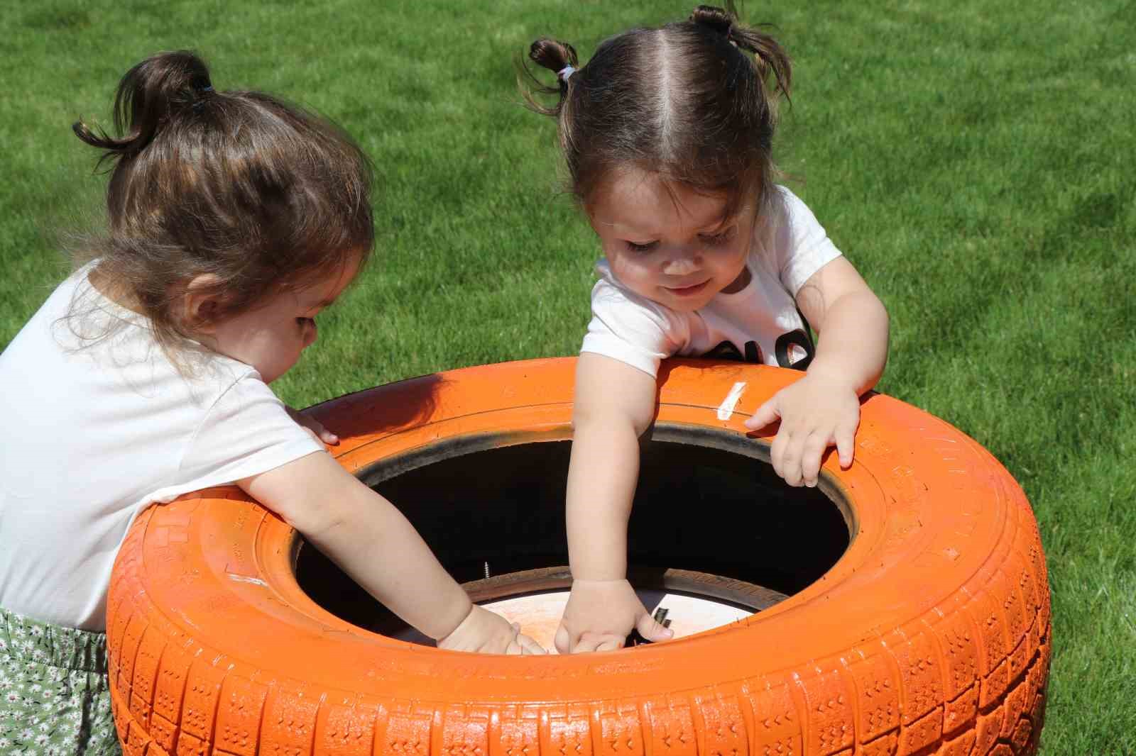 Erzincanlı sevimli ikizler sosyal medyada fenomen oldu