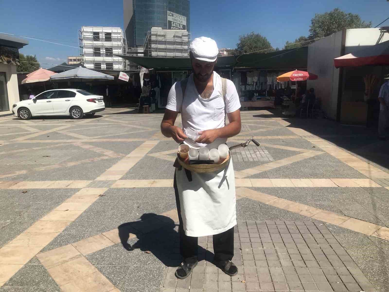 Malatya’da sıcak havaların vazgeçilmezi Meyan Şerbeti