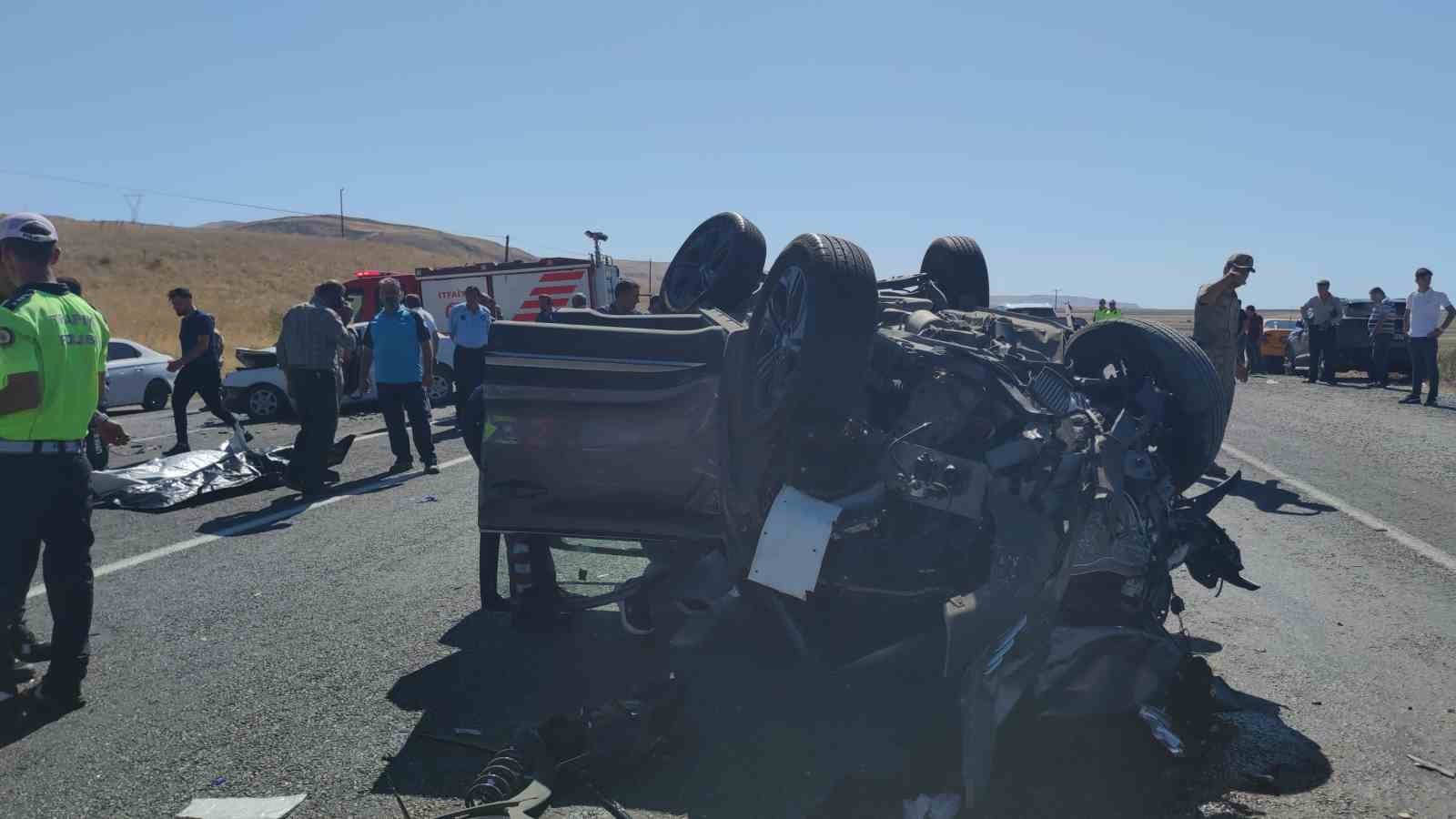 Van’da feci kaza: 2 ölü, 4 yaralı