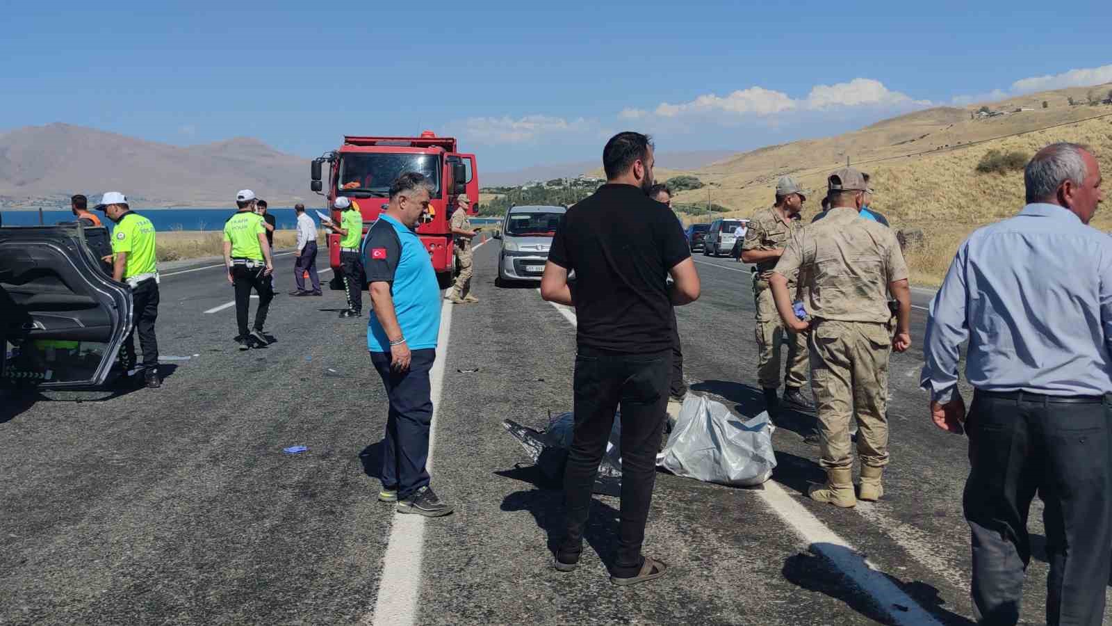 Van’da feci kaza: 2 ölü, 4 yaralı