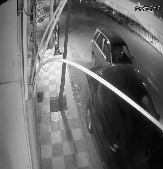 Elazığ’da seyir halindeki otomobil, park halindeki araca çarptı