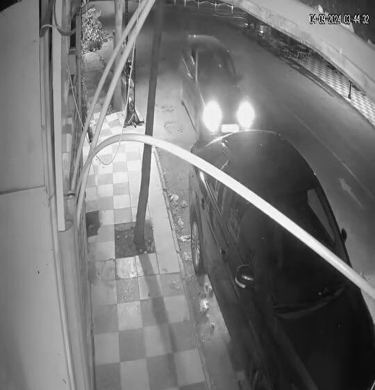 Elazığ’da seyir halindeki otomobil, park halindeki araca çarptı