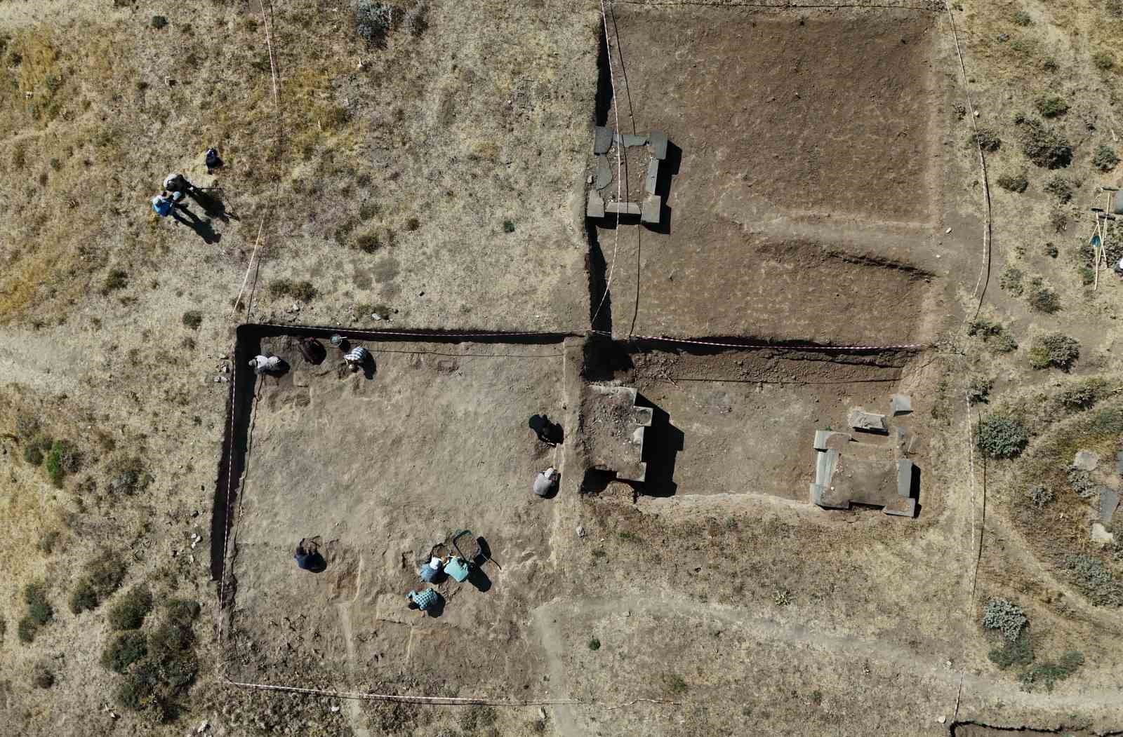 2 bin 300 rakımdaki Kef Kalesi kazısında Urartu’nun izleri araştırılıyor