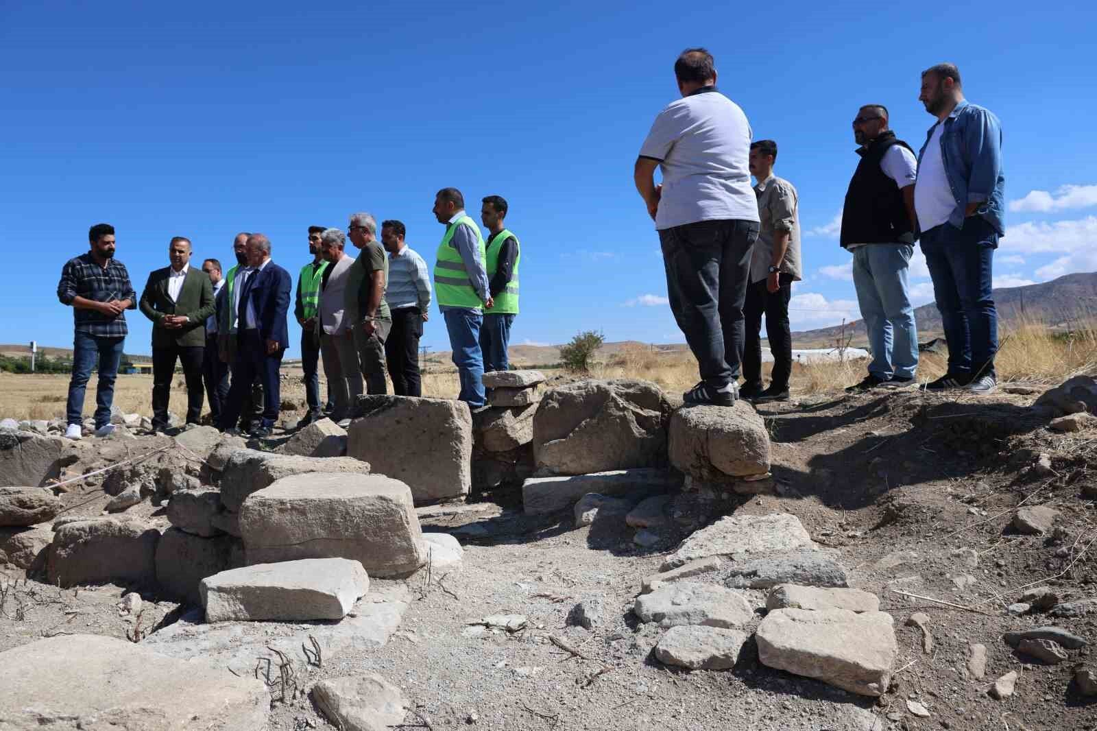 Türkiye’de bir ilk: Tek parça halinde 84 metrekarelik mozaik gün yüzüne çıkarıldı