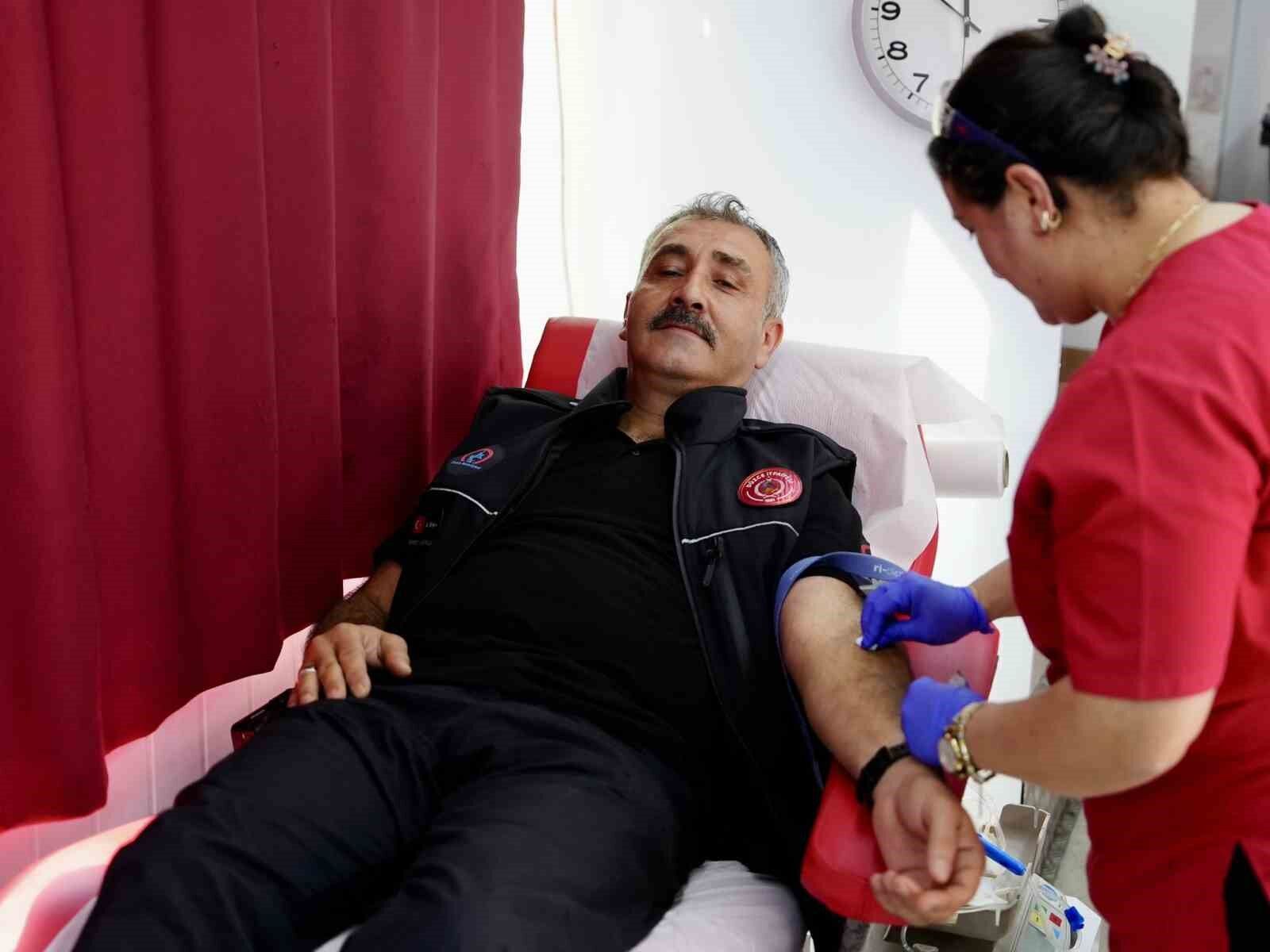 İtfaiye personeli kan bağışı çağrısı yaptı