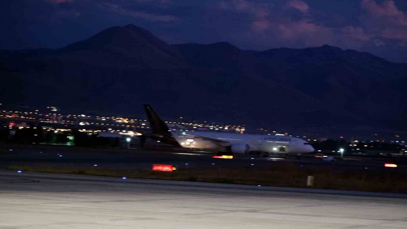 Hindistan uçağındaki bomba ihbarı asılsız çıktı