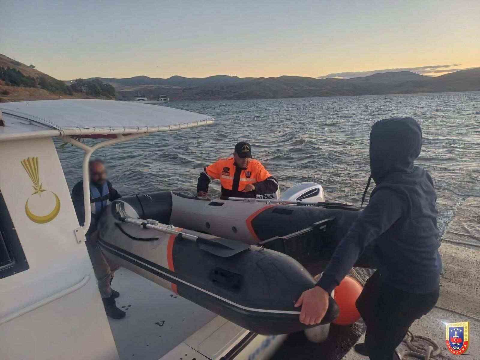 Keban Barajı’nda mahsur kalan 4 kişi kurtarıldı