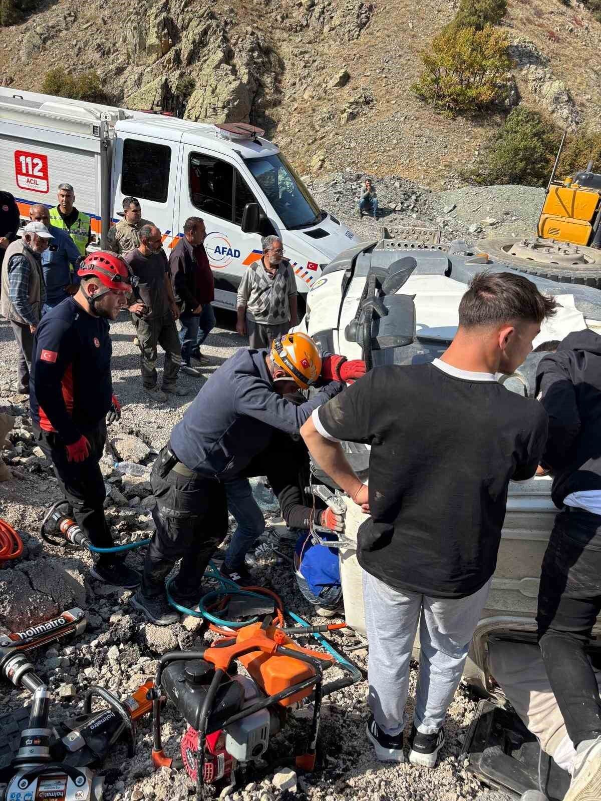 Tunceli’de mikser devrildi: 1 yaralı