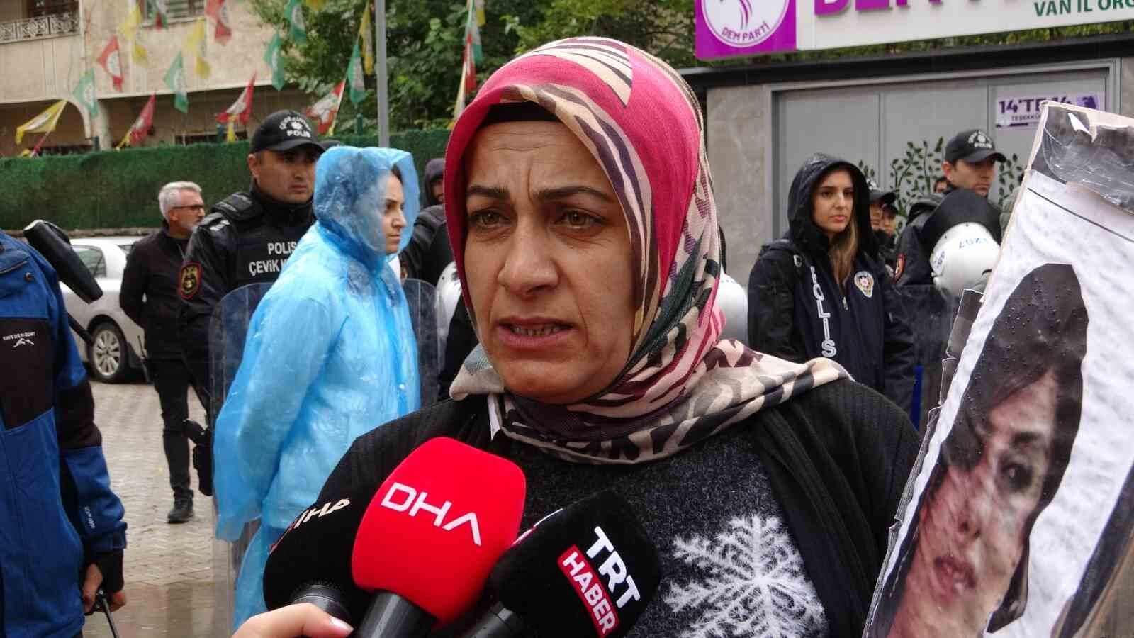 Evlat nöbetindeki Vanlı aileler: “DEM Parti bizim evlatlarımız için de yürüyüş yapsın”