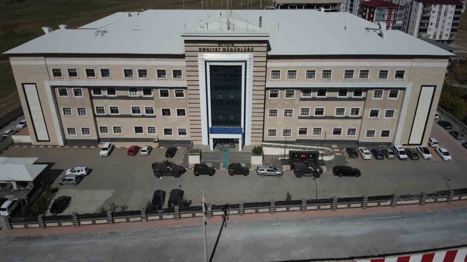 Özel Harekat polislerinden nefes kesen tatbikat