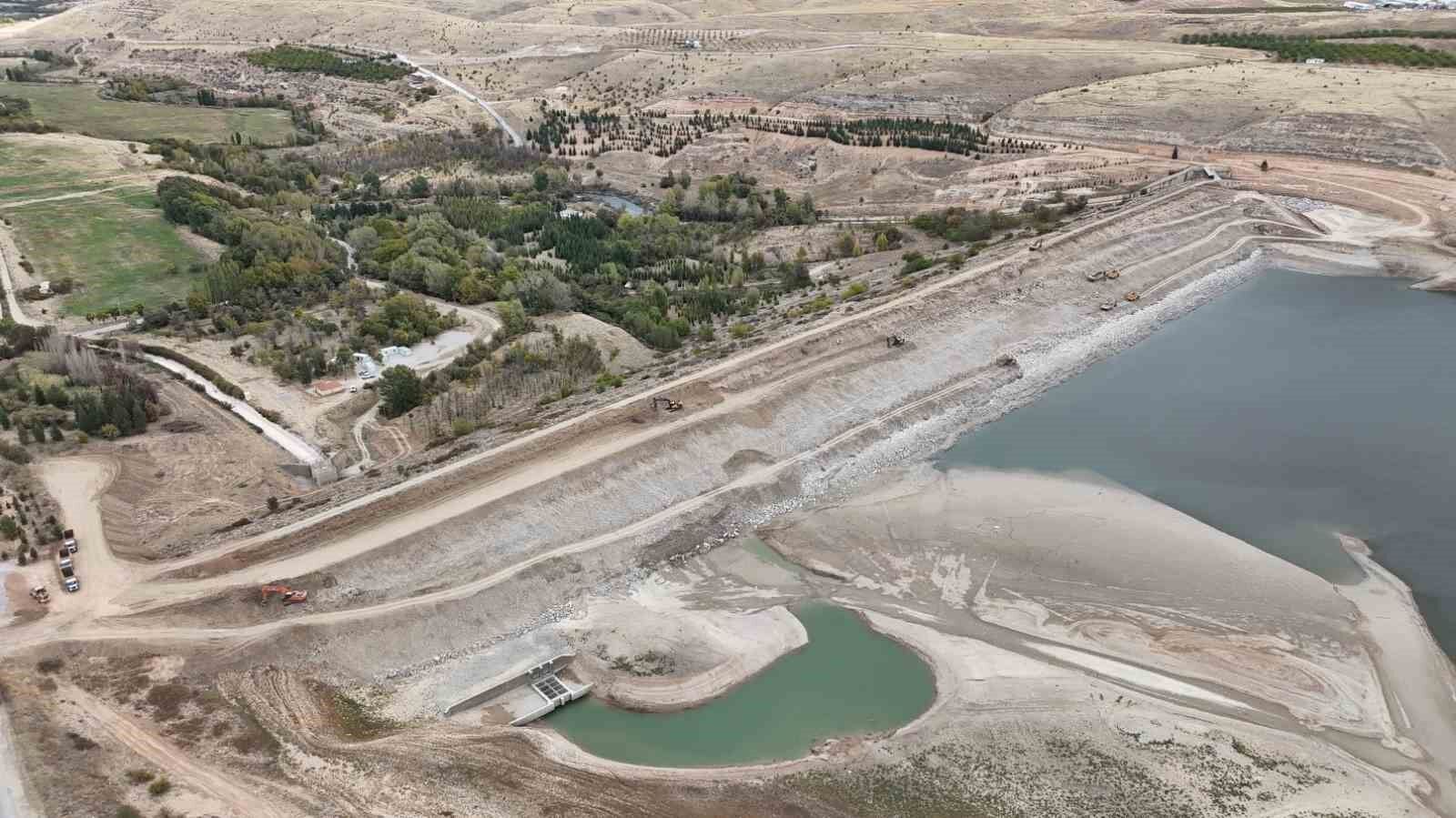 Depremde hasar alan Sultansuyu Barajında rehabilitasyon çalışmalarına başlanıldı