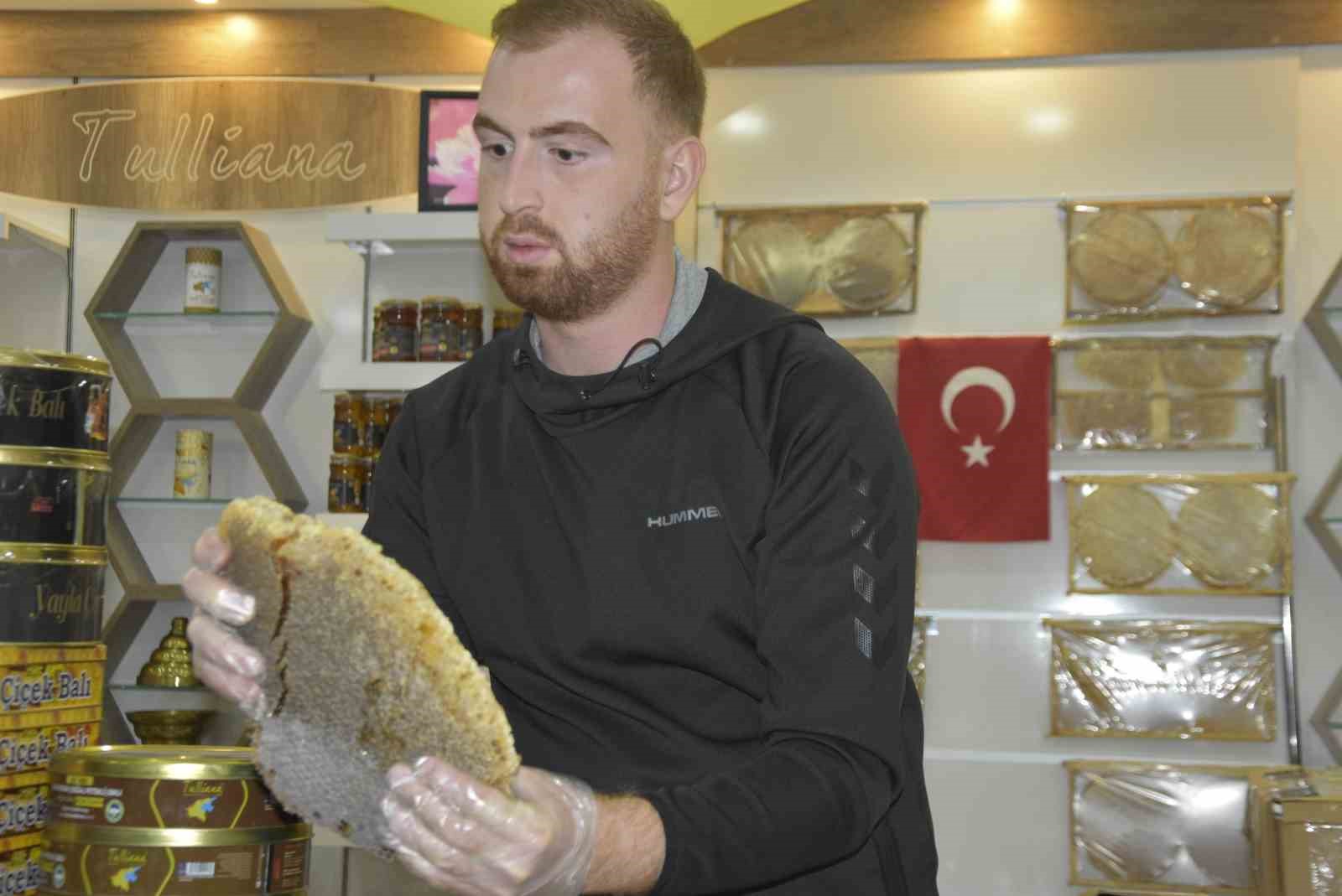 3 kez dünya birincisi olan Bitlis kara kovan balı uluslararası arenada da adından söz ettiriyor