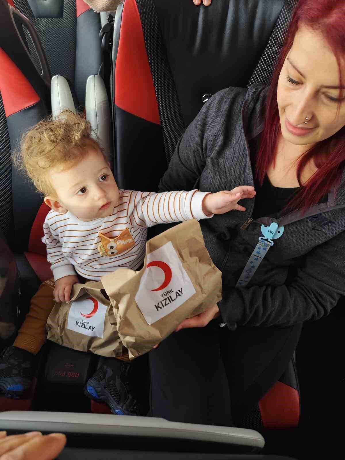 Yolda kalanların yardımına yetiştiler