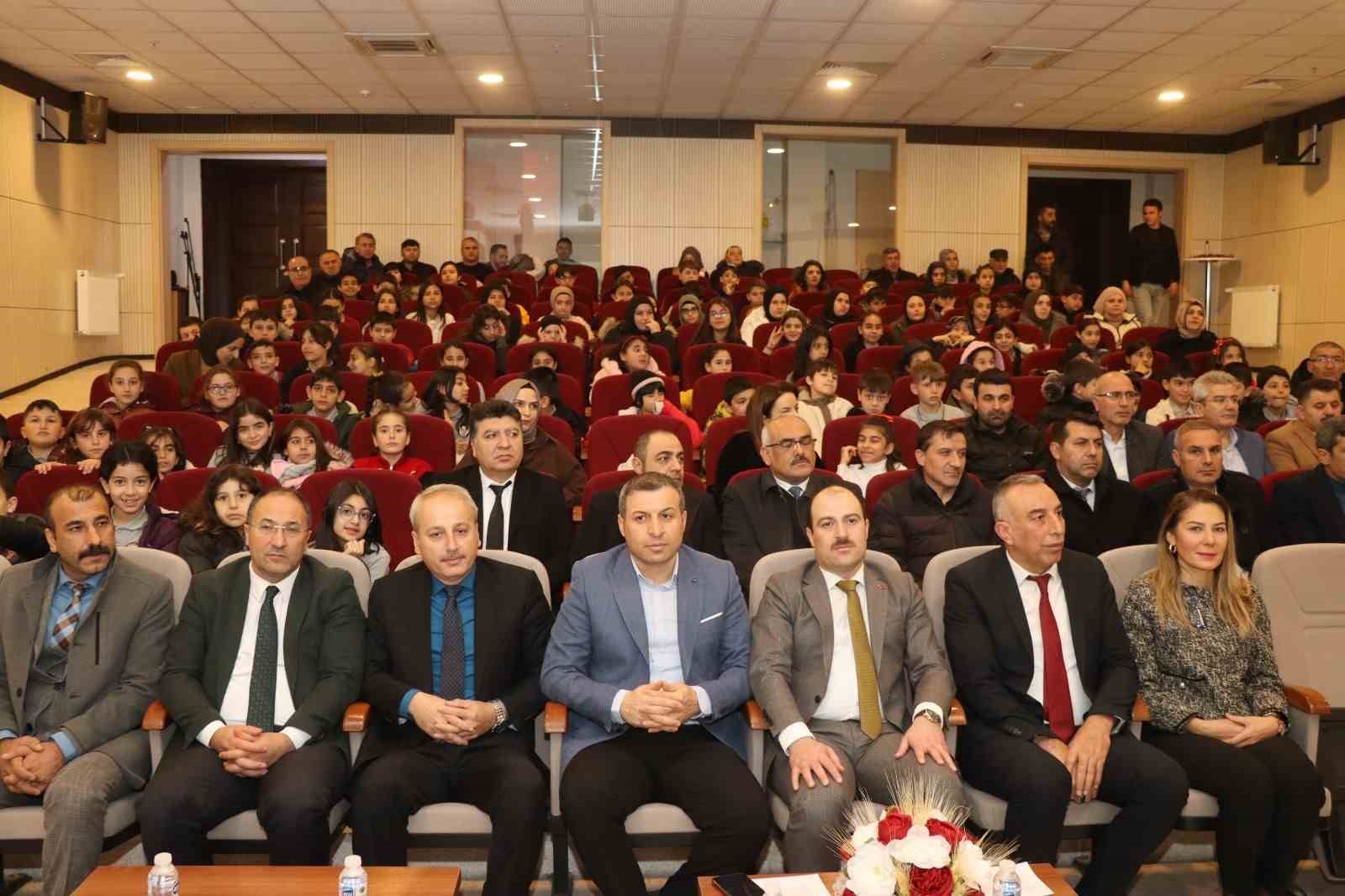 İstiklal Marşı’nı en iyi okumak için yarıştılar