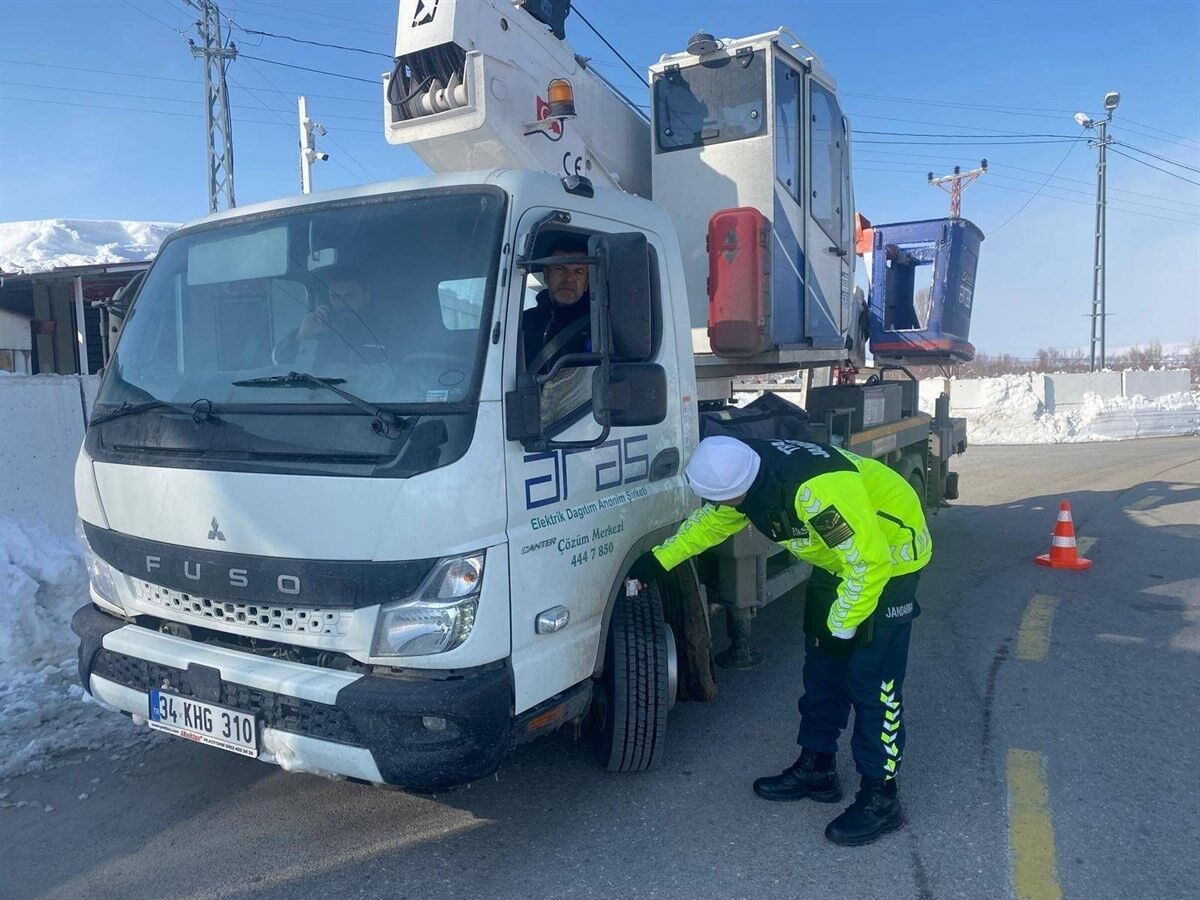 Trafik jandarmasından kış lastiği uygulaması denetimleri