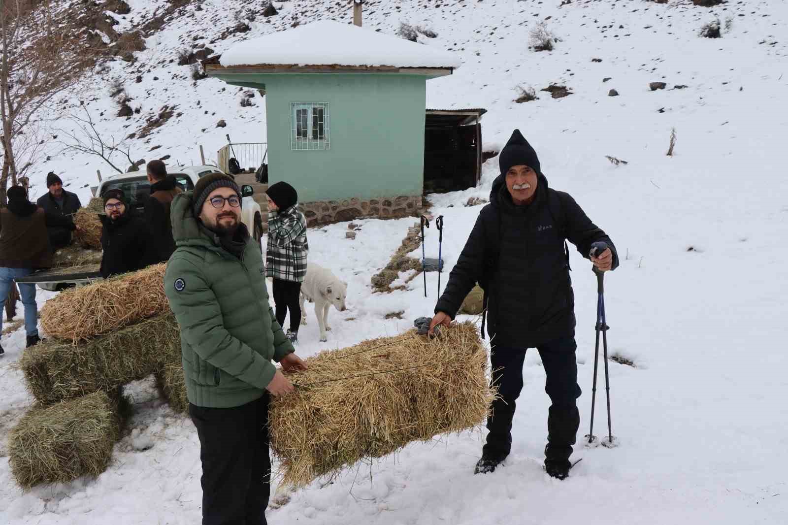 Erzurum’da doğaseverler yaban hayatını unutmadılar
