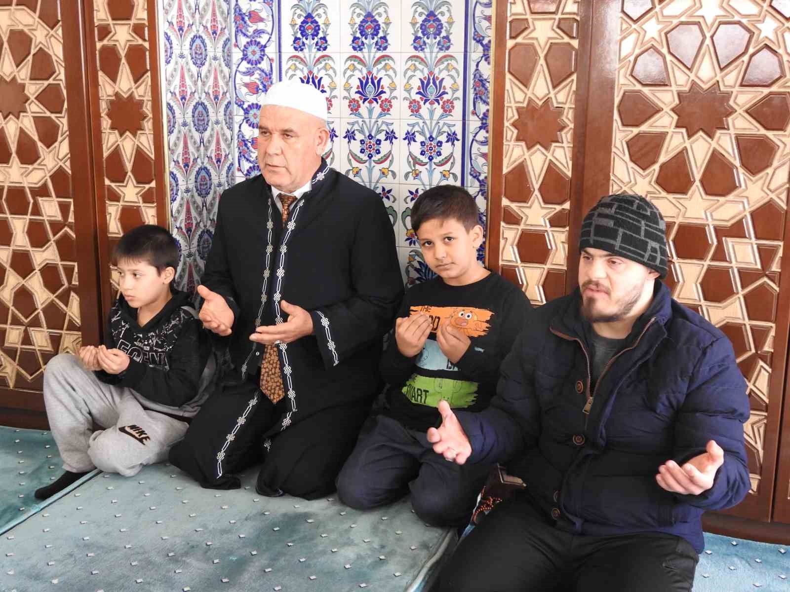 Down sendromlu Emre Lök’ün Kur’an-ı Kerim ve cami aşkı