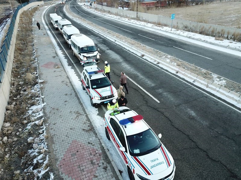 Erciş’te jandarma ve polisten eş zamanlı denetim