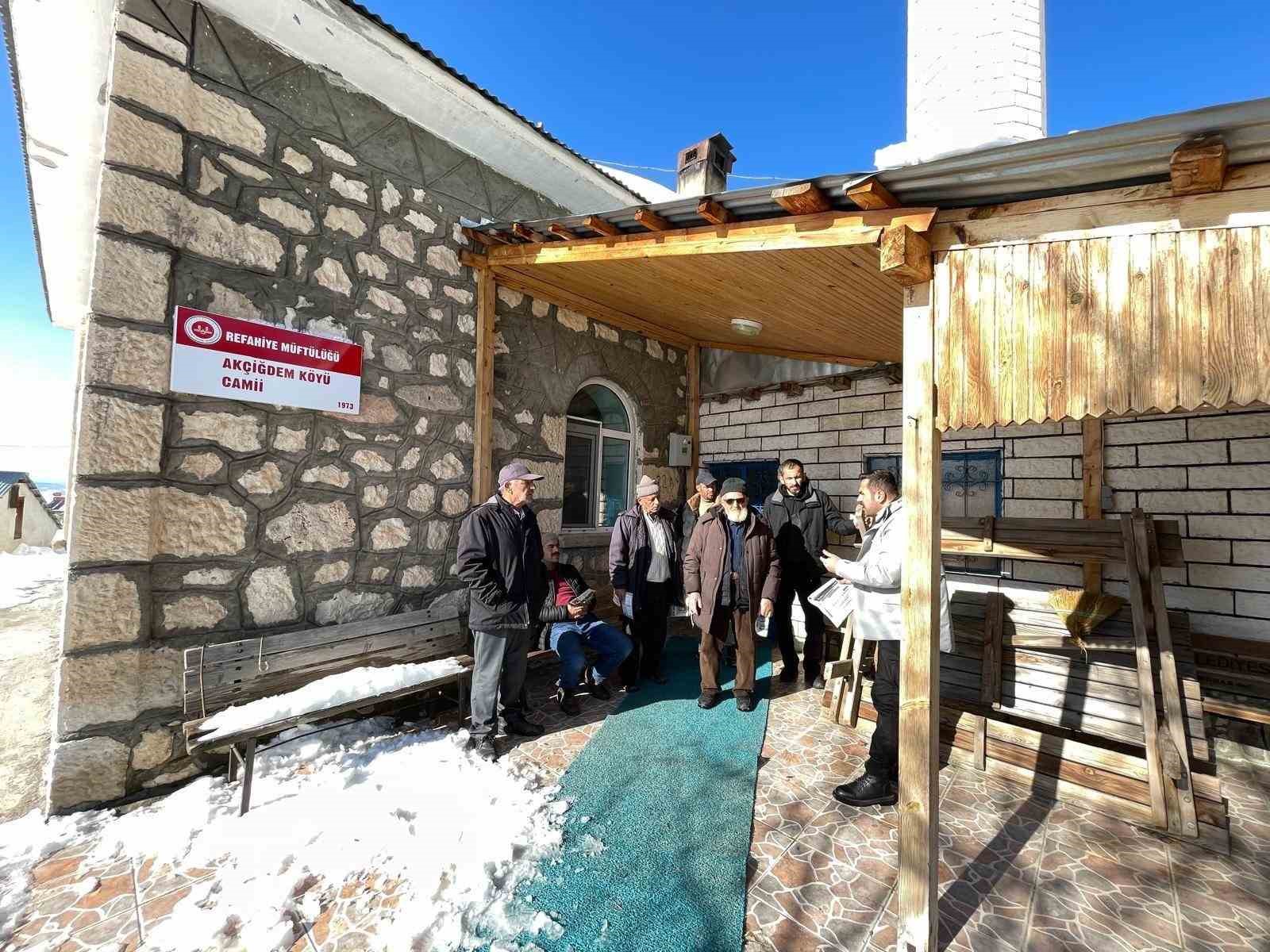 Yoğun kara rağmen görevini yerine getiren ekipler takdir topladı