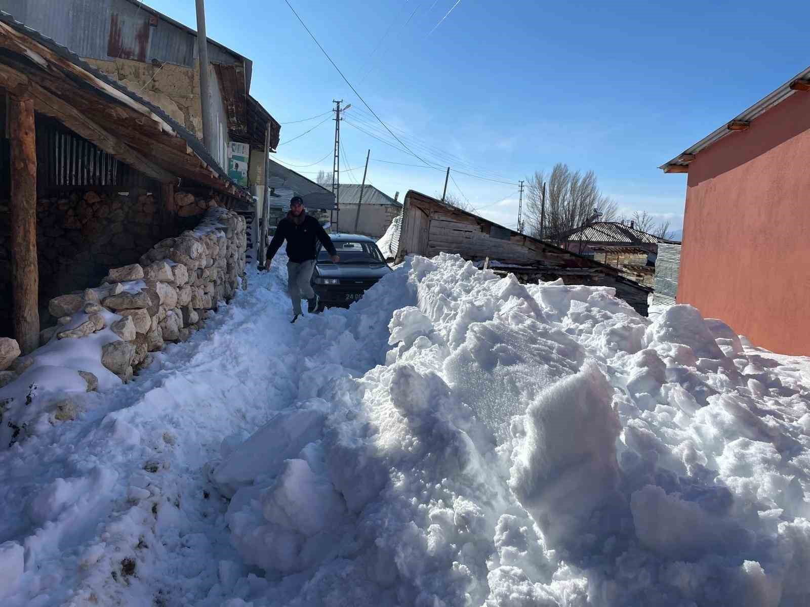 Yoğun kara rağmen görevini yerine getiren ekipler takdir topladı