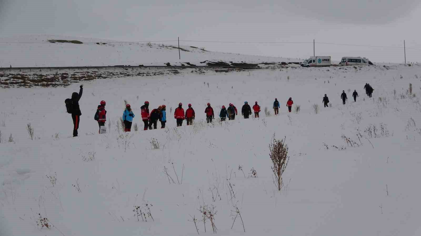 AFAD’dan 2 bin 225 rakımlı Kurubaş Geçidi’nde çığ eğitimleri