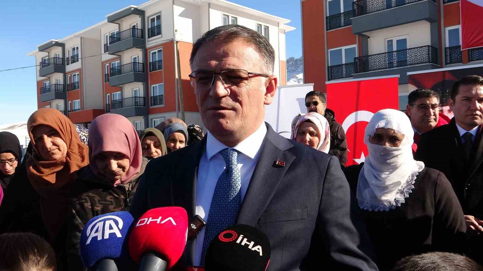 Van’da eşini kaybetmiş ihtiyaç sahibi 51 kadın evlerine kavuştu