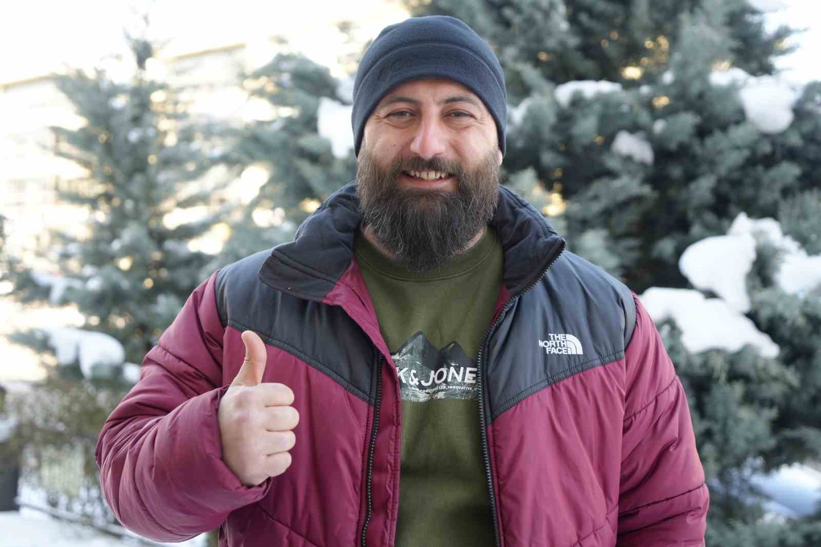 Donmuş göle girdi: