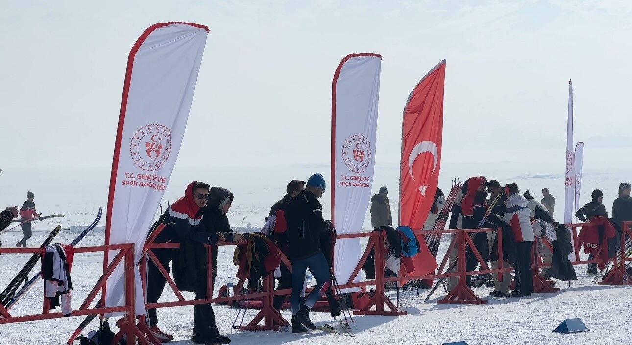 Yüksekova’da ’Kayaklı Koşu 1. Etap Yarışması’ başladı