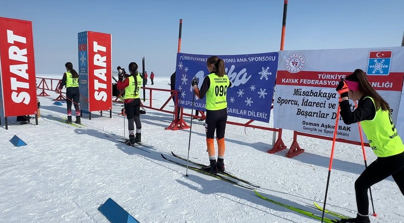 Yüksekova’da ’Kayaklı Koşu 1. Etap Yarışması’ başladı