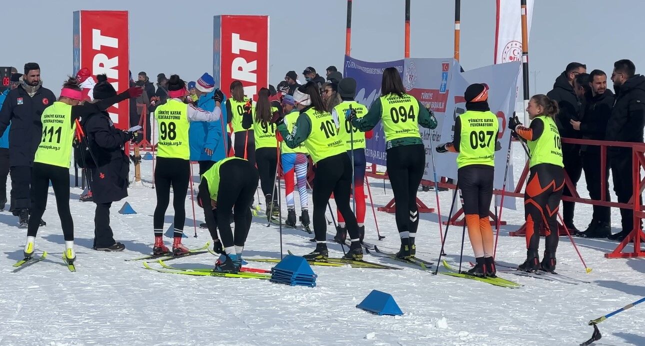 Yüksekova’da ’Kayaklı Koşu 1. Etap Yarışması’ başladı